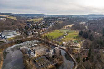 Landesgartenschau Auerbach und Rodewisch 2029: Bürger können sich bei Versammlung mit Ideen einbringen - Die zu beplanende Fläche schließt Rodewischs Schlossinsel (im Vordergrund) mit ein und reicht bis Auerbach.
