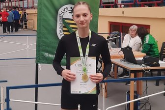 Landeshallenmeisterschaft: Zwei Meistertitel gehen an vogtländische Leichtathletin - Gleich zwei Landesmeistertitel griff Elin Volkmar am Wochenende bei den Landeshallenmeisterschaften für den LATV Plauen ab.