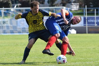 Germania-Innenverteidiger Andreas Hönig (r.) wird am Samstag viel zu tun bekommen. Höchstwahrscheinlich noch mehr als zuletzt im Spiel gegen den Heidenauer SV. 