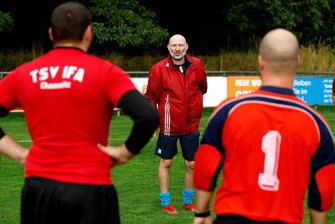 Landesklasse vor Reform: die halbe Liga im Abstiegskampf - Geht mit einem breiteren Kader in den Abstiegskampf der Landesklasse, hat aber schon am ersten Spieltag wieder Personalsorgen: Jens "Bodo" Heinrich, Trainer des TSV Ifa Chemnitz. 