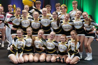 Landesmeisterschaft: Saisonauftakt mit Licht und Schatten für Cheerleader aus Auerbach - Die Black Maniacs (gemischtes Junior-Team, Level 3) haben bei der Landesmeisterschaft in Riesa den 1. Platz in ihrer Kategorie belegt. Am 31. Januar 2026 geht es für sie an gleicher Stelle bei der Regionalmeisterschaft weiter.