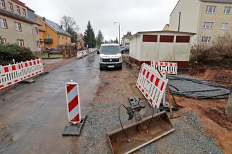 Landgraben Wüstenbrand kurzzeitig gesperrt - Am Landgraben wird am Mittwoch ein neues Trafohaus aufgestellt.