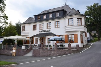 Landhaus Adorf steht zum Verkauf: Was wird mit der Gaststätte? - Das Landhaus Adorf an der Straße von Adorf nach Bad Elster.