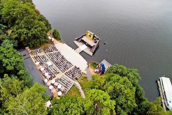 Landkreis greift für Seebühnen-Umbau in die Kasse - Das Umbauvorhaben an der Seebühne Kriebstein sieht auch eine Erweiterung der Platzkapazitäten vor. Der Kreistag hat nun über den Eigenanteil des Kreises an der Finanzierung entschieden. 
