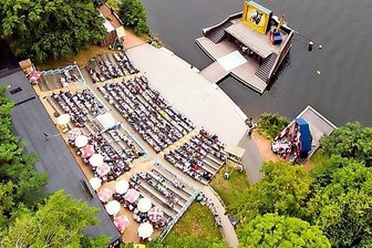 Landkreis investiert jetzt in Seebühne - Das Umbauvorhaben an der Seebühne Kriebstein sieht auch eine Erweiterung der Platzkapazitäten für Zuschauer vor. Der Kreistag hat nun über den Eigenanteil des Kreises an der Finanzierung entschieden.