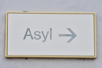 Landkreis will weiter Flüchtlinge in ehemaliger Grundschule unterbringen -