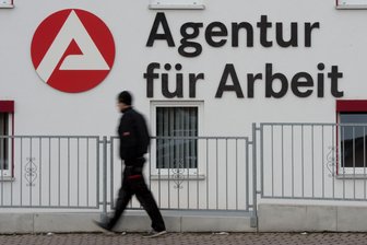 Landkreis Zwickau: Arbeitslosigkeit zum Jahresende angestiegen - Mit dem zu Ende gegangenen Jahr hieß es für mehr Menschen, den Weg zur Arbeitsagentur zu gehen.