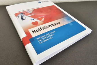 Landkreis Zwickau stellt kostenlose Notfallmappe bereit – kompakte Hilfe im Ernstfall für Betroffene - Eine Notfallmappe steht im Kreis zur Verfügung.