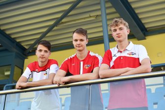 Landkreislauf mitten im Prüfungsstress: Mittweidaer Leichtathlet will trotzdem aufs Podest - Wollen wieder aufs Podest: Christoph Rössler, Christian Rössler und Liam Lochschmidt (v. l.) gehören wie Nick Meyer, der beim Fototermin am Mittwoch fehlte, zur Staffel des TSV Fortschritt Mittweida.