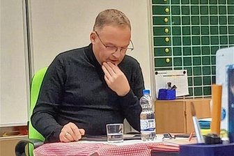 Landrat Dirk Neubauer liest vor Förderschülern in Brand-Erbisdorf - Landrat Dirk Neubauer beim Vorlesen in der dritten Klasse des Förderzentrums "Clemens Winkler" in Brand-Erbisdorf. 