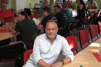 Landrat diskutiert mit Einwohnern aus Zettlitz - Landrat Dirk Neubauer widmete sich in der gut besuchten Bürgerfragestunde in Zettlitz den Fragen von Gästen.