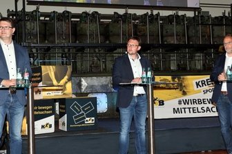 Landrats-Kandidaten einig: Ehrenamt ist wichtig - Sven Liebhauser, Rolf Weigand sowie Dirk Neubauer (v. l.) stellten sich den Fragen der Sportler. Zum Dialog hatte der Kreissportbund Mittelsachsen eingeladen.