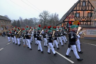 Landratsamt Zwickau: Aufzug von Musikern in Bernsdorf  war legal - Mitglieder des örtlichen Jugendblasorchesters waren am Samstag durch Bernsdorf bei Hohenstein-Ernstthal (Landkreis Zwickau) marschiert. Foto: Andreas Kretschel