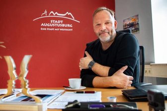 Landratswahl in Mittelsachsen: Neubauer legt fast 1000 Unterstützerunterschriften vor - Dirk Neubauer - Einzelbewerber zur Landratswahl