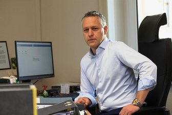 Landratswahl in Zwickau: CDU nominiert Beigeordneten Michaelis - Carsten Michaelis in seinem Büro im Landratsamt. Der Beigeordnete will Chef der Behörde werden. Foto: Mario Dudacy/Archiv