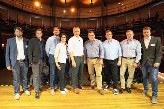 Landratswahl in Zwickau: Das sind die Positionen der Kandidaten - Angetreten zur großen Fragerunde (von links): Michael Stellner (Freie Presse), Alexander Weiß (Linke), Raphael Roch (FDP), Dorothee Obst (Freie Wähler), Carsten Michaelis (CDU), Jens Juraschka (SPD), Jens Haustein (Die Basis), Andreas Gerold (AfD) und Johannes Pöhlandt (Freie Presse). 