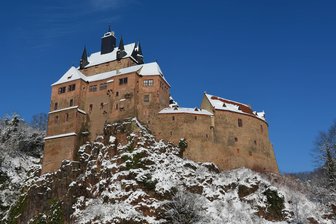 Landratswahl Mittelsachsen: „Freie Presse“-Grafiken zeigen jetzt die Hochburgen – Wo war es wirklich spannend? - Kriebstein, hier die Burg im Winter, ist eine von zwei Kommunen in ganz Mittelsachsen, die AfD-Kandidat Jens Tamke gewinnen konnte.