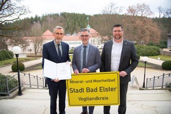 „Landschaftsbild ist das Wichtigste“: Wie sich die Kurstadt Bad Elster beim Thema Windkraft positioniert - Zur Verhinderung von Windkraftanlagen macht Bad Elster seinen besonderen Status als Mineral- und Moorheilbad geltend.