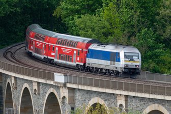 Landtag beschließt mehr Geld für Ausbau der Bahnstrecke Chemnitz–Leipzig - Der Landeshaushalt sieht nun mehr Geld für den Streckenausbau nach Leipzig vor als noch der erste Entwurf.