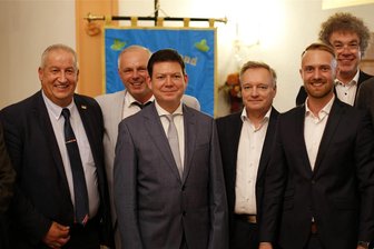 Landtagswahl: Diese fünf Männer treten für die AfD im Landkreis Zwickau an - Mike Moncsek, Heiko Gumprecht, Jens Breitfeld, Andreas Gerold und Jonas Dünzel (von links) ziehen für die AfD in den Wahlkampf. Auch der Bundestagsabgeordnete Matthias Moosdorf (rechts) verfolgte die Nominierung.
