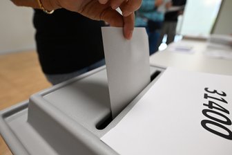 Die Landtagswahl Sachsen 2024 ist beendet - die Wahllokale haben geschlossen. Jetzt beginnt die Auszählung.