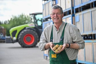 Landwirt aus Limbach-Oberfrohna wird zum Werbegesicht für Netto - Landwirt Wilhelm Stassen aus Limbach-Oberfrohna steht im Netto-Prospekt für regionale Produkte.