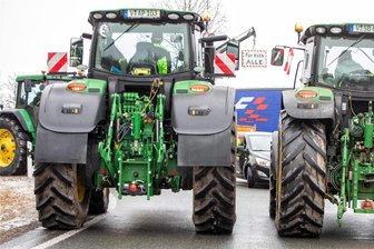 Landwirte im Vogtland starten am Samstag Protestfahrt mit anschließendem Mahnfeuer in Wohlhausen - Von drei Treffpunkten aus starten am Samstag die Landwirte zur Sternfahrt nach Wohlhausen.