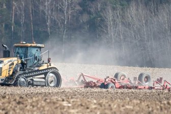 Landwirte im Vogtland von der deutschen Agrarpolitik enttäuscht - Nach Beginn des Ukraine-Krieges hatten vogtländische Landwirte gehofft, zur Sicherung der Versorgung mit Nahrungsmitteln sogenannte ökologische Vorrangflächen in diesem Jahr mit bestellen zu können. Doch es kam anders.