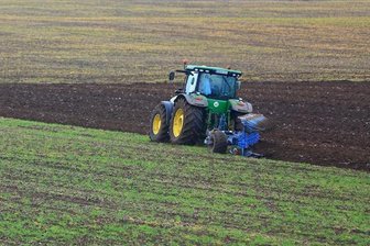 Landwirte in Sachsen legen deutlich mehr Ackerland still -