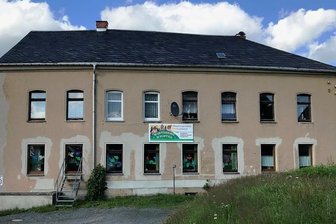 Landwüster Kindergarten zieht im Dorf um - Bisher befindet sich der Landwüster Kindergarten noch am Spitzenteich. Das investitionsbedürftige Haus soll verkauft werden.
