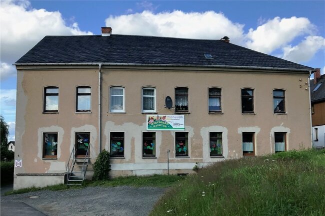 Landwüster Kindergarten zieht im Dorf um - Bisher befindet sich der Landwüster Kindergarten noch am Spitzenteich. Das investitionsbedürftige Haus soll verkauft werden.