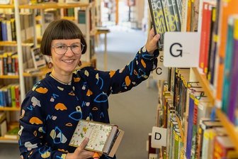 Lange Durststrecke für Bücherwürmer endet - Stefanie Enders ist künftig die Ansprechpartnerin in der Rodewischer Stadtbibliothek. Deren Leserschaft musste eine harte Zeit überstehen: Sechs Monate war die Bücherei in der Schulstraße geschlossen. 