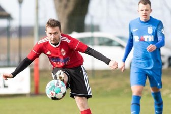 Langenauer mit zwei Gesichtern - Der SV Fortuna Langenau blieb zum dritten Mal in dieser Saison zu Hause ohne Torerfolg. Auch nach etlichen Anläufen, wie hier von Jan Sandig, wollte der Ball den Weg nicht ins Tor finden. 
