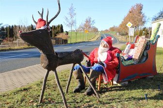 Langenbacher Weihnachtsmann wieder auf Tour - Die Langenbacher Weihnachtsszene hat Tradition.