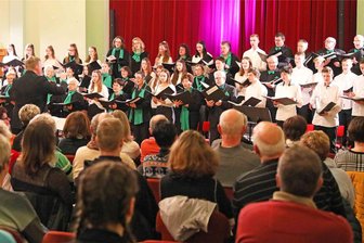 Langenbernsdorf: Chöre danken ihrem Publikum mit Adventskonzert - Innehalten im hektischen Vorweihnachtsstress: Das geht zum Adventskonzert am Donnerstag.