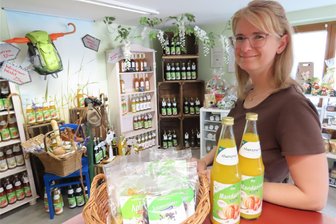 Langenbernsdorf: Fruchtsaftkelterei Mehlhorn lässt hinter die Kulissen schauen - Ulrike Mehlhorn und das Team der Mosterei freuen sich am Samstag über zahlreiche Besucher.