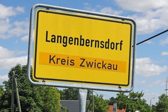 Langenbernsdorf: Für rund 3400 Einwohner beginnt das Wochenende mit einem Stromausfall - Mit einem Stromausfall hat das Wochenende in Langenbernsdorf begonnen.
