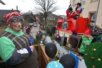 Langenchursdorf: Großes Interesse am Muttertagstanz - Vereinschef Frank Haupt (links, beim jüngsten Straßenfasching) und seine Mitstreiter versuchen etwas Neues.