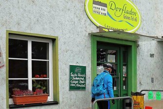 Langenhessen: Die Zukunft des Dorfladens ist kompliziert - Der Dorfladen an der Crimmitschauer Straße in Langenhessen hat die Coronazeit gut überstanden, doch die Lage wird nicht einfacher.Foto: Thomas Michel