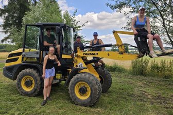Langenstriegiser vor großem Reitwochenende: „Ohne unsere Helfer würde es das Turnier nicht geben“ - Die Jugendlichen des ortsansässigen Jugendclubs packen beim Dorf- und Vereinsfest kräftig mit an.