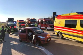 Langer Stau auf A72 Richtung Chemnitz: Person bei Unfall eingeklemmt -