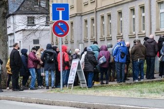 Langes Warten auf den Pieks in Schneeberg -