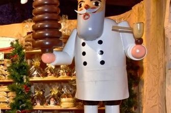 Langfinger lassen zwei Dekomänner mitgehen - Einer der zwei gut einen Meter großen Holzfiguren.