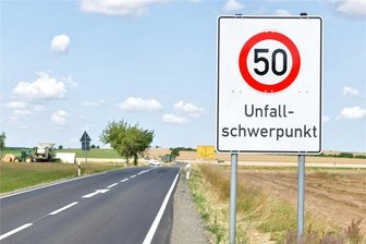 Langhennersdorf: Welche Konsequenzen ziehen Ämter nach schwerem Unfall? - Die Kreuzung „Höhe 9“ am Wegefarther Holz ist ein Unfallschwerpunkt. Die Straßen führen nach Bräunsdorf, Langhennersdorf, Wegefarth und Kleinwaltersdorf. Am Montag ereignete sich hier erneut ein schwerer Unfall mit drei Verletzten.