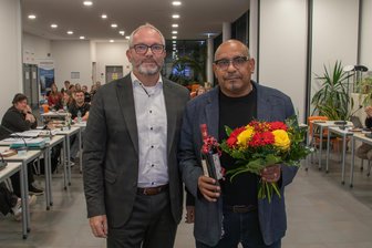 Langjähriger Kulturchef verlässt die Bühne: „Er hat die Kultur in Auerbach über Jahrzehnte geprägt“ - René Tümpner (r.) geht in den Ruhestand. Im Stadtrat wurde er verabschiedet.