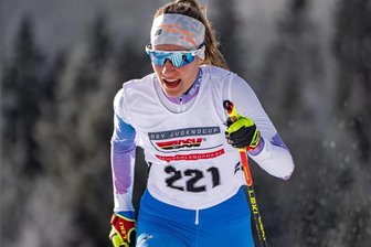 Langlauftalent aus Mittelsachsen katapultiert sich mit neuem Material an die Spitze - Lilu Förster vom SV Großwaltersdorf hat beim dritten Wettkampf des Deutschlandcups die Plätze 2 und 3 belegt. Damit hat sie auch die Qualifikation für die Nordischen Skispiele der OPA, der Organisation der Alpenländer-Skiverbände, geschafft.