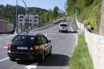 Langzeitsperrung im Erzgebirge ist Geschichte: Verkehr auf der B 101 rollt - Nach mehr als zwei Jahren Vollsperrung fahren seit dem späten Mittwochnachmittag wieder Autos über die B 101 im Bereich des Annaberg-Buchholzer Bahnhofsbergs.