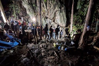 Laos: Retter entdecken neuen Zugang zu Fluthöhle - Spezialisten haben nach eigenen Angaben einen neuen Zugang zu der Höhle gefunden. 