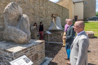 Lapidarium in Marienberg neu geordnet - Marienbergs Oberbürgermeister André Heinrich (rechts) eröffnete das Lapidarium wieder. 