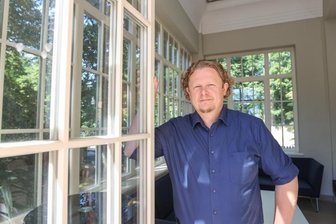 Lars Faßmann - Der Meister der Geldbeschaffung - Lars Faßmann arbeitet und wohnt in einer Villa in Chemnitz. Aufgewachsen ist er in Garnsdorf.